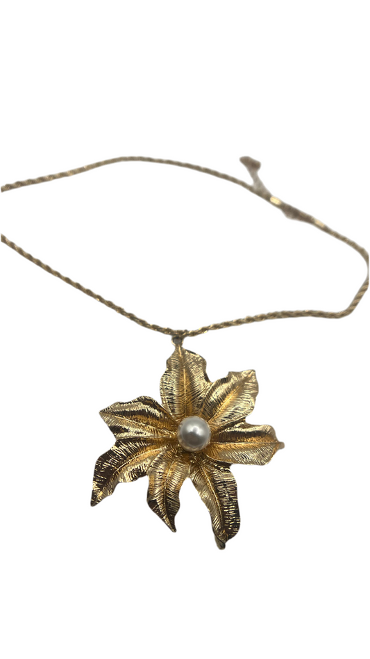 Flower Pearl Necklace